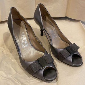 peltro nappa kid Salvatore Ferragamo gray heels